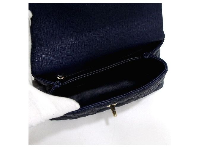 Chanel Pequena bolsa de aba Navy Caviar Coco Handle em lagarto com alça de mão e alça de ombro com corrente dourada Azul - vista 7