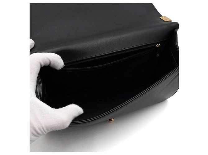 Chanel Borsa a tracolla Boy Large Flap in agnello nero con catena dorata - vista 5