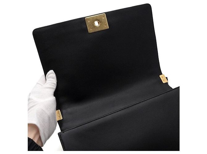 Chanel Borsa a tracolla Boy Large Flap in agnello nero con catena dorata - vista 6
