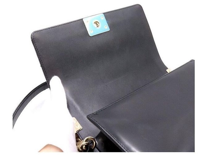 Chanel Borsa a tracolla Boy Medium in pelle caviar nera lucida con finiture champagne gold Nero - vista 5