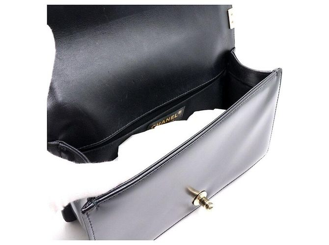 Chanel Borsa a tracolla Boy Medium in pelle caviar nera lucida con finiture champagne gold Nero - vista 6