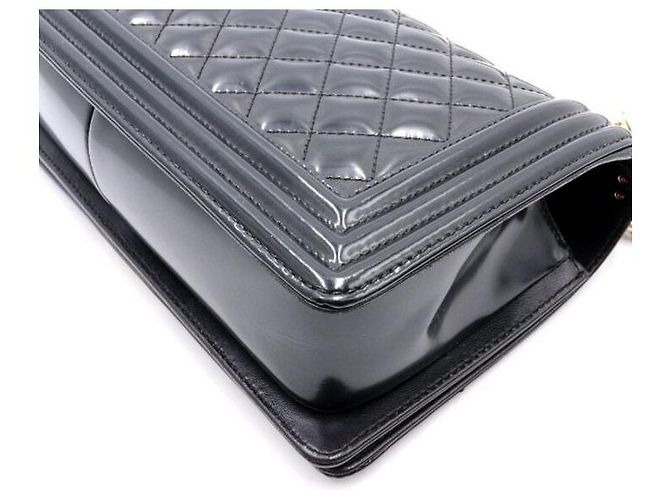 Chanel Borsa a tracolla Boy Medium in pelle caviar nera lucida con finiture champagne gold Nero - vista 7