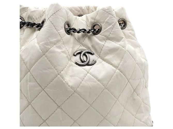Chanel Gabrielle Rucksack Medium Weiß - Ansicht 9