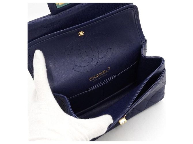 2.55 Chanel Mini Borsa a Spalla Caviar Navy con Catena Dorata Blu - vista 5