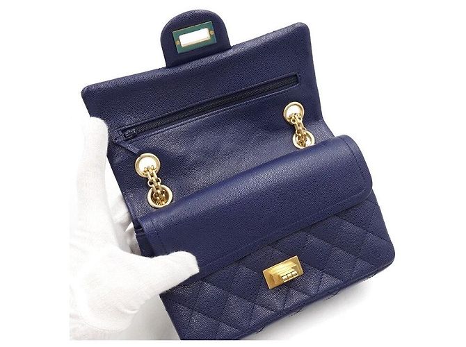 2.55 Chanel Mini Borsa a Spalla Caviar Navy con Catena Dorata Blu - vista 6
