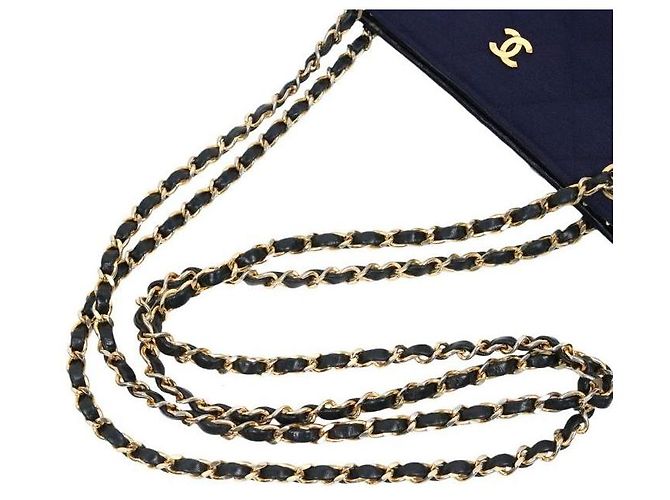 Chanel Borsa a tracolla trapuntata in tessuto blu navy con catena CC - vista 11