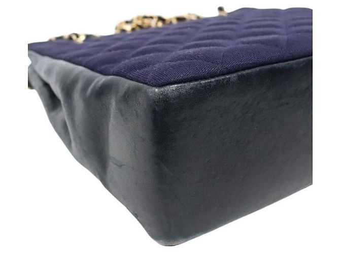 Chanel Borsa a tracolla trapuntata in tessuto blu navy con catena CC - vista 5