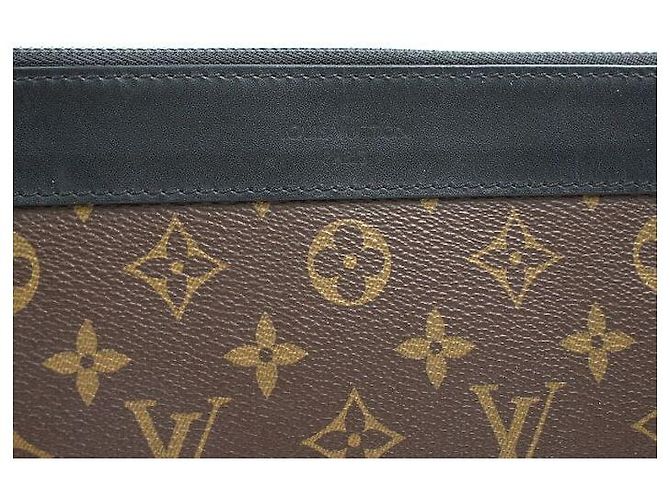 Louis Vuitton Pochette Monogram Discovery GM Borsa Clutch Nero - vista 4