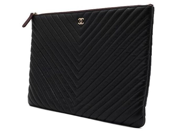 Chanel Bolso de mano grande Chevron CC en piel de cordero negra y dorada Negro - vista 3