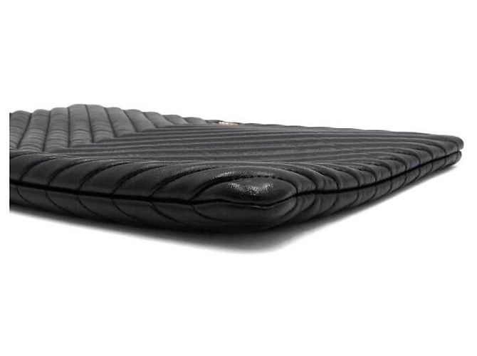 Chanel Bolso de mano grande Chevron CC en piel de cordero negra y dorada Negro - vista 8