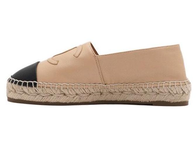 Chanel Espadrilles da donna in pelle di agnello bicolore con logo CC - vista 4