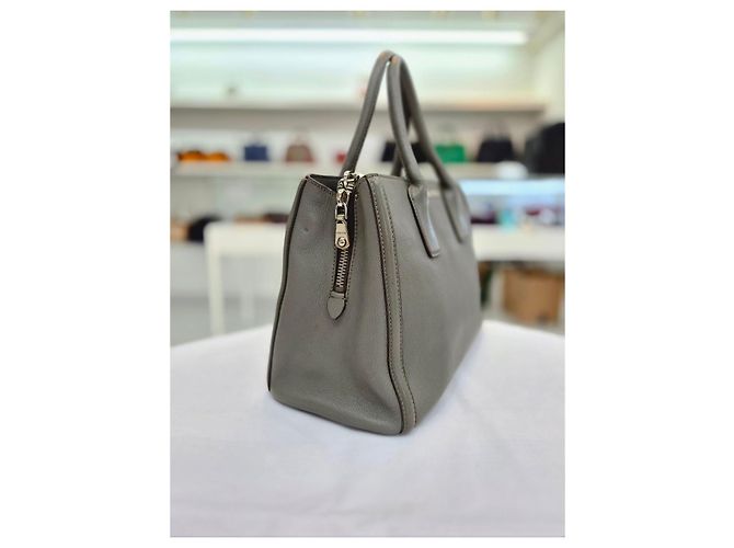 Miu Miu Borsa Tote e Borsa a Tracolla in Pelle Vitello con Logo Marrone - vista 12