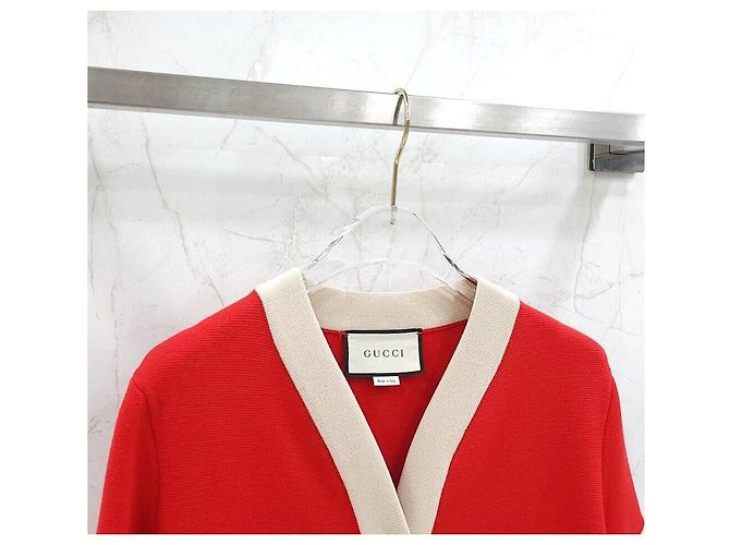 Gucci Strickjacke mit V-Ausschnitt und besticktem Logo Rot - Ansicht 3