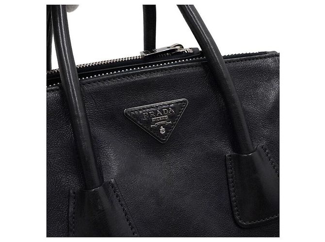 Prada Tote e borsa a tracolla in vitello laccato nero - vista 10