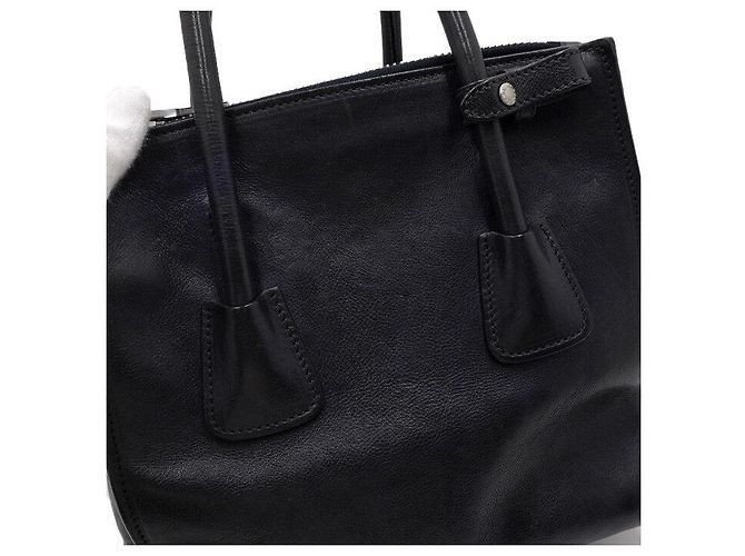 Prada Tote e borsa a tracolla in vitello laccato nero - vista 11