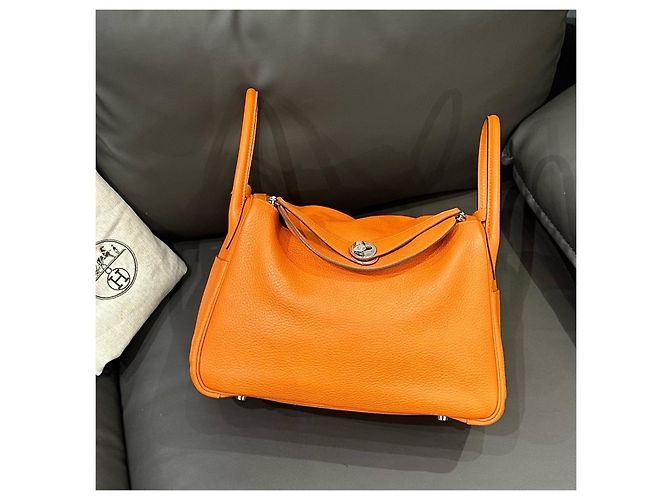 Borsa Hermès Lindy 30 in pelle Taurillon Clemence Arancione - vista 2