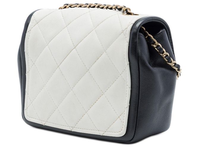 Chanel Mini Square in Pelle di Vitello Grafica Bianca a Tracolla - vista 2