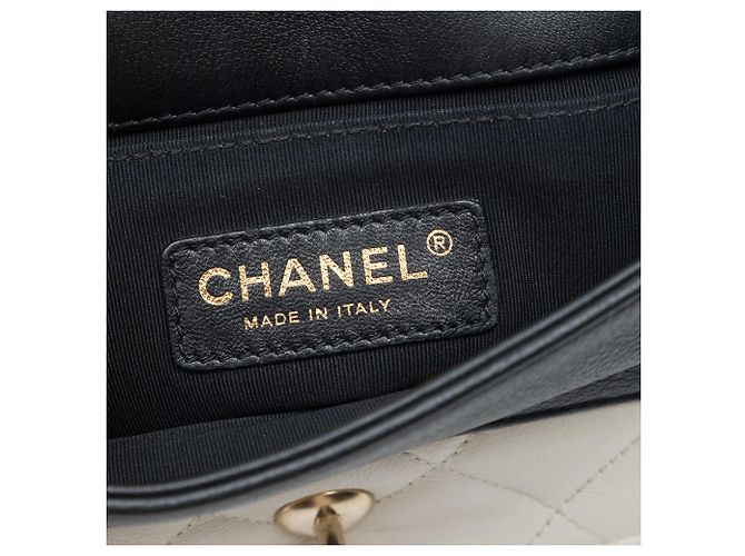 Chanel Mini Square in Pelle di Vitello Grafica Bianca a Tracolla - vista 5
