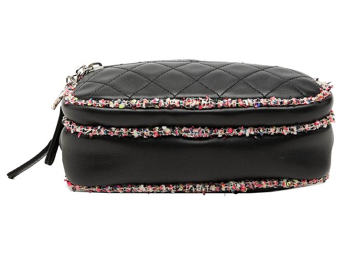 Chanel Black CC Camera Bag aus Tweed und gestepptem Lammfell mit eleganter Borte und Frontreißverschluss Schwarz - Ansicht 3