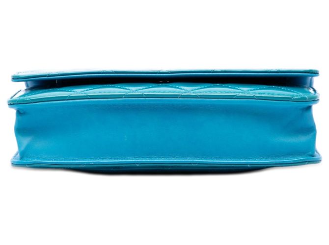 Wallet On Chain Portafoglio con catena Chanel Blue CC Quilted Patent - vista 3