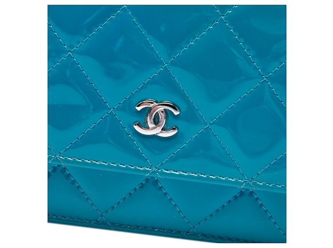 Wallet On Chain Portafoglio con catena Chanel Blue CC Quilted Patent - vista 5