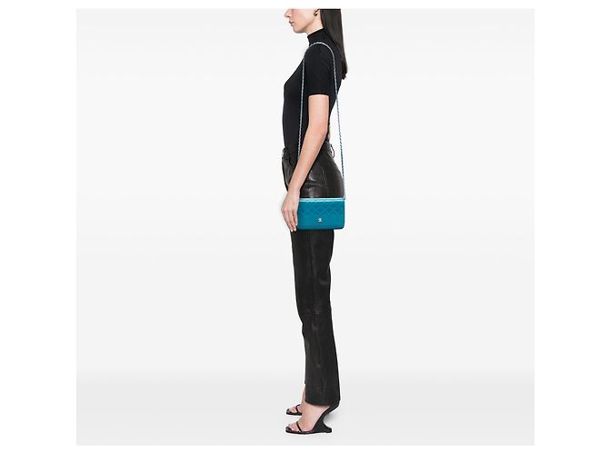 Wallet On Chain Portafoglio con catena Chanel Blue CC Quilted Patent - vista 6
