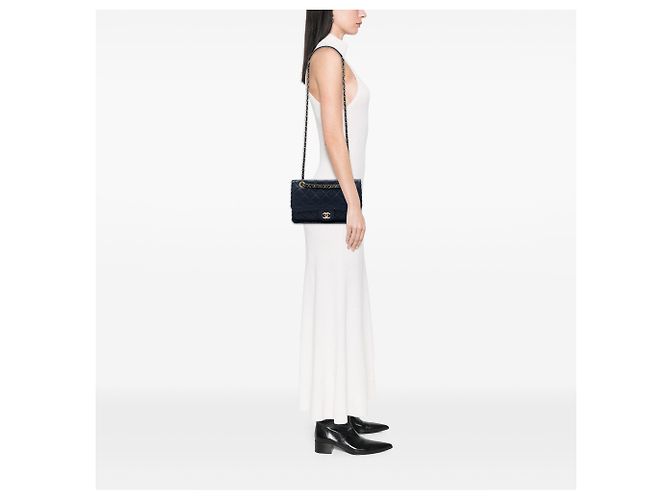 Chanel Blue Medium Quilted Iridescent Calfskin Happy Stitch Flap Blu navy - vista 6