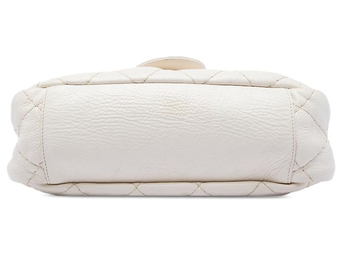 Chanel White Glazed Calfskin On The Road Flap Bianco Crudo - vista 3