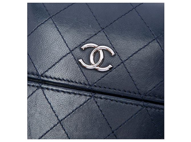 Chanel Blue CC gestepptes Lammleder mit Kette Handyhalter Blau Marineblau - Ansicht 5