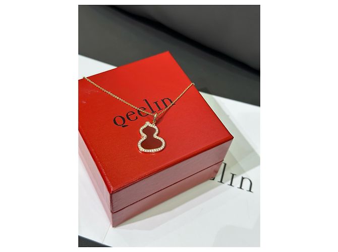 Autre Marque Qeelin Collana con Pendente Wulu Oro Giallo 18k Corniola e Diamanti Rosso D'oro - vista 5