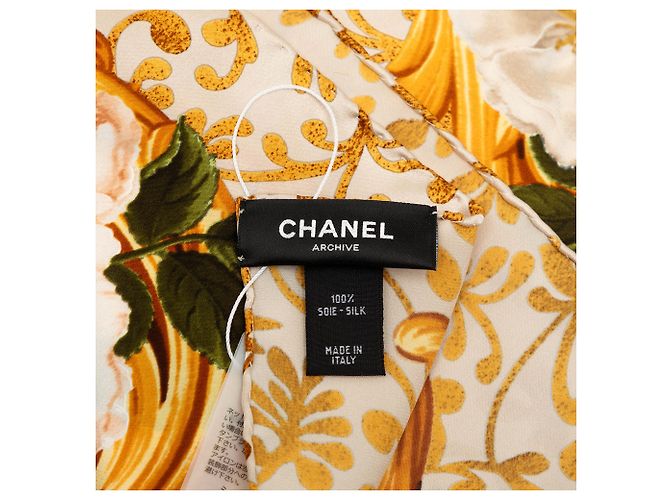 Sciarpa in seta Chanel Gold Camellia Baroque D'oro - vista 3