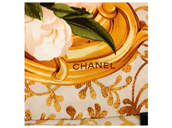 Sciarpa in seta Chanel Gold Camellia Baroque D'oro - vista 4