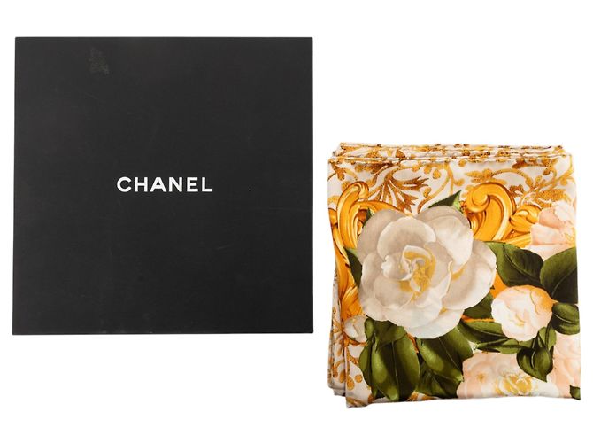 Sciarpa in seta Chanel Gold Camellia Baroque D'oro - vista 7