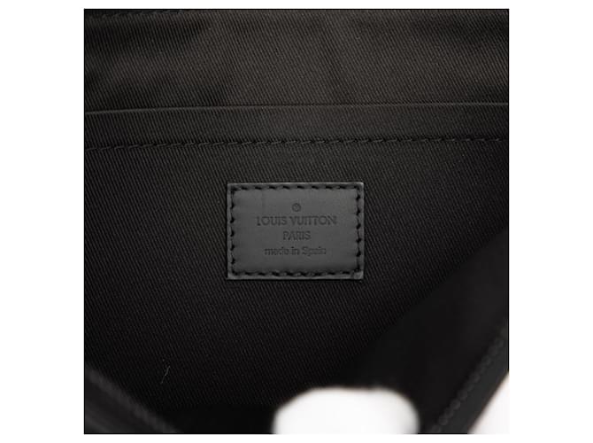 Pochette Discovery Louis Vuitton Monogram Shadow negro - vista 5