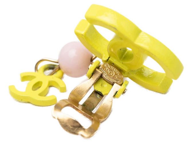 Orecchini a clip Chanel Yellow CC in resina con perline Giallo - vista 3