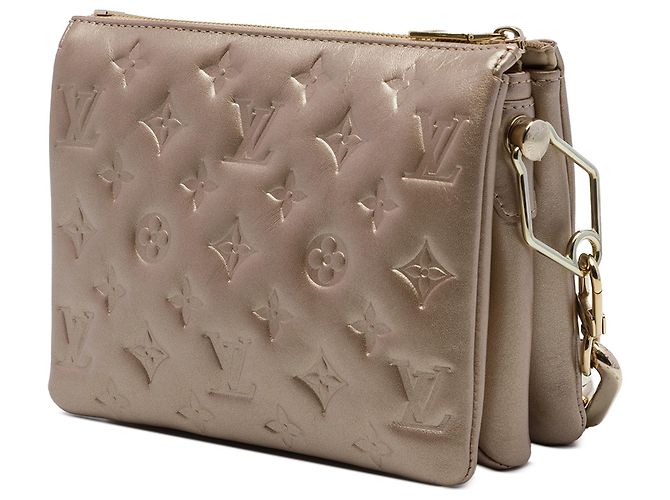Louis Vuitton Coussin BB em pele de cordeiro com relevo Monogram dourado - vista 2