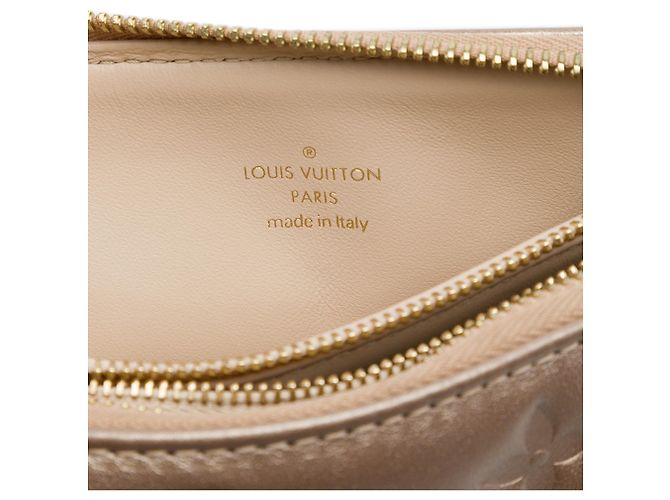 Louis Vuitton Coussin BB em pele de cordeiro com relevo Monogram dourado - vista 5