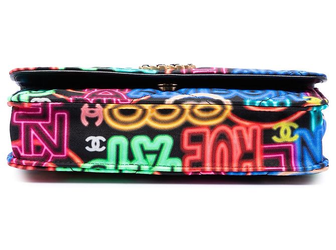 Chanel Black Printed Nylon Graffiti 19 Wallet on Chain Schwarz - Ansicht 3