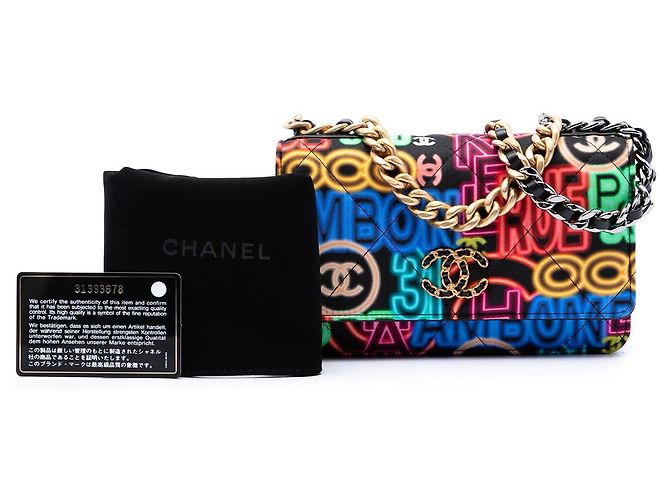 Chanel Black Printed Nylon Graffiti 19 Wallet on Chain Schwarz - Ansicht 7