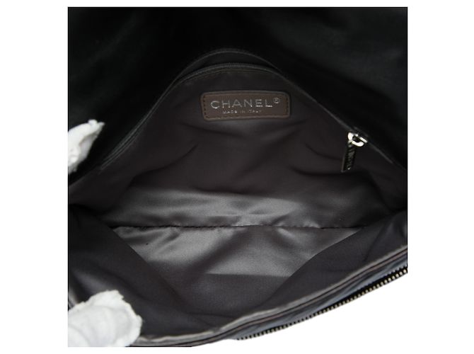 Chanel Black Quilted Metallic Distressed Lambskin CC Crystal Flap Nero - vista 4