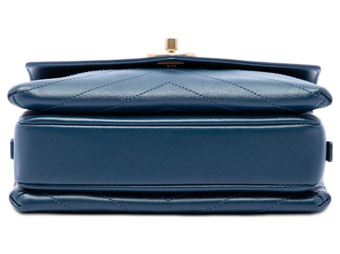 Chanel Blue Small Chevron Lambskin Stitched Envelope Flap Blu navy - vista 3
