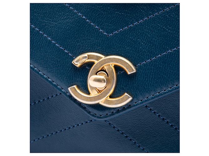 Chanel Blue Small Chevron Lambskin Stitched Envelope Flap Blu navy - vista 5