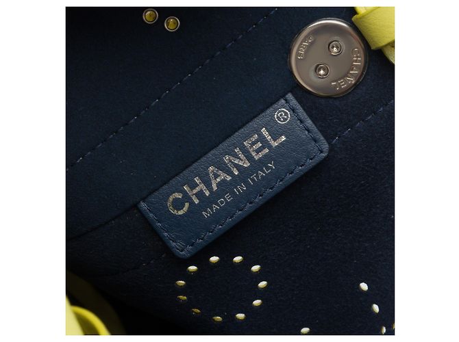 Borsa a secchiello Chanel Yellow Small Perforated Calfskin Logo Eyelet Giallo - vista 5