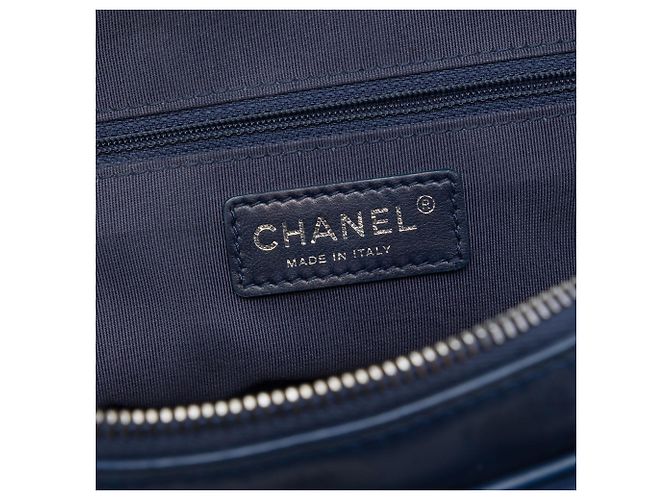 Chanel Blue Medium Quilted Crumpled Calfskin Airlines Casual Rock Flap Blu scuro - vista 5
