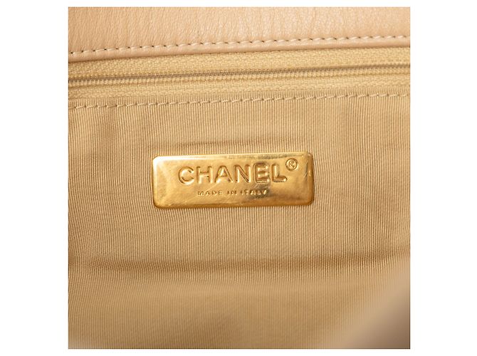 Chanel Beige Maxi Lambskin 19 Flap - vista 5