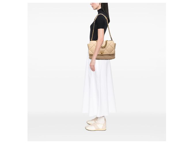 Chanel Beige Maxi Lambskin 19 Flap - vista 6