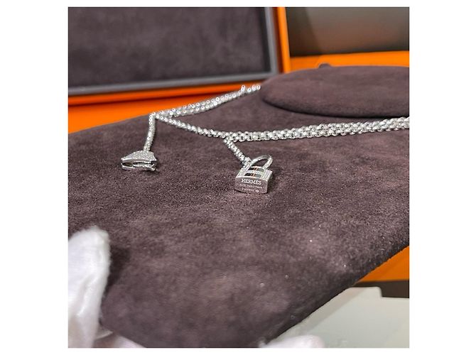 Collar Hermès Diamond Kelly Lock en Oro Blanco - vista 5