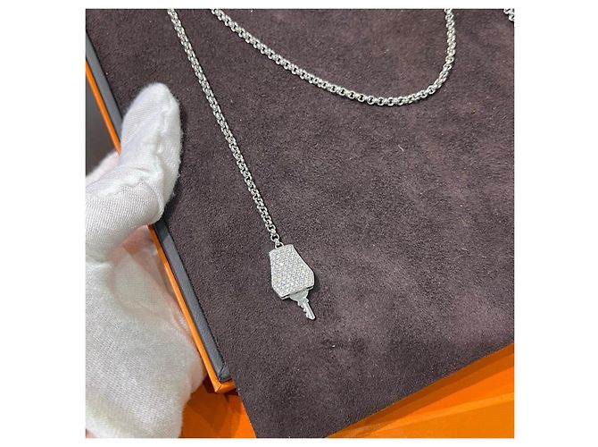 Collar Hermès Diamond Kelly Lock en Oro Blanco - vista 6