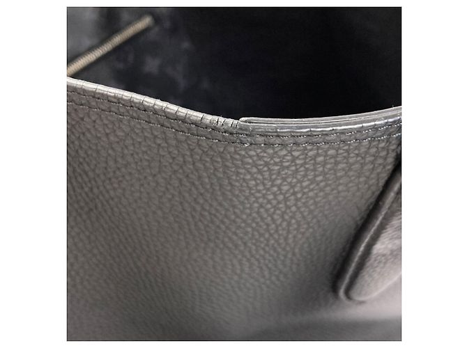 Borsa Tote Cabas Voyage in pelle Taurillon Louis Vuitton Nero - vista 15