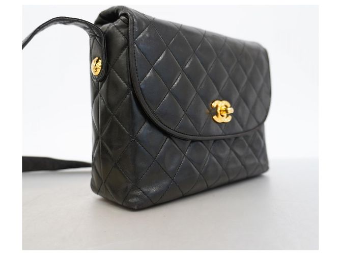Timeless Borsa a tracolla Chanel Matelassé in agnello nero - vista 2